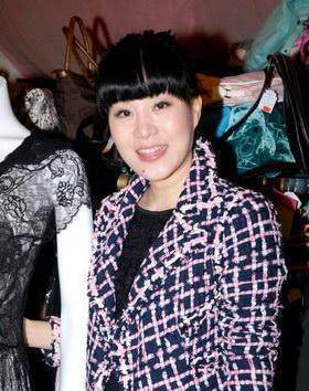 吕良伟三婚漂亮娇妻的财富背景